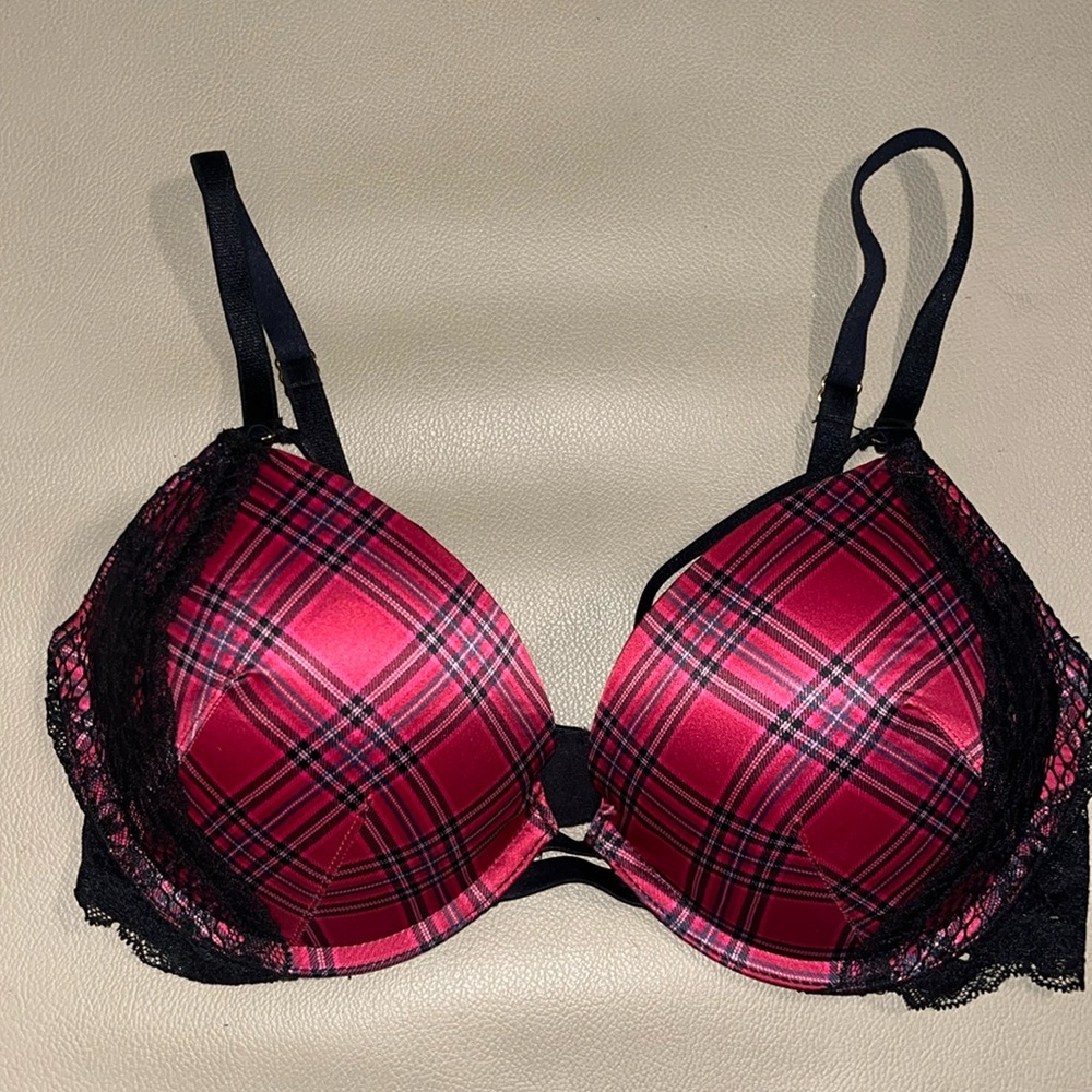 Victoria’s Secret 34C bra